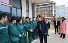 县委书记欧阳可爽大年初一看望慰问田东县中医医院一线医务人员