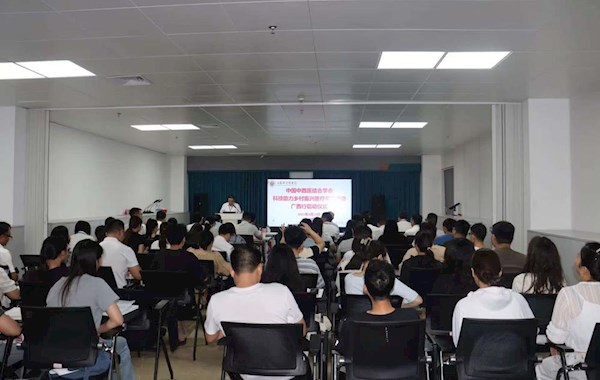 中国中西医结合学会肝病专业委员会到田东县中医医院开展科技助力乡村振兴医疗帮扶活动