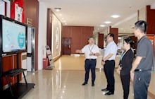 县委、县人民政府主要领导率队到田东县中医医院调研中医药综合改革工作